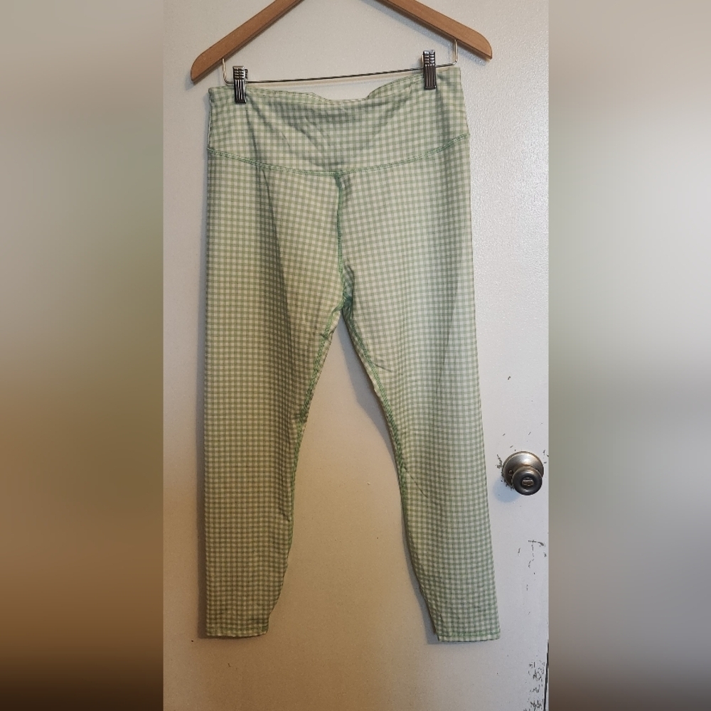 Soft Sage Green Leggings with Lightweight Fabric - Picture 4 of 5